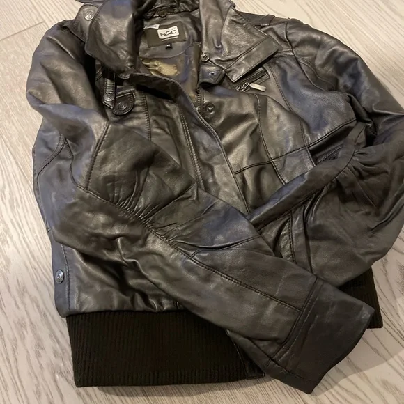 Leather jacket - Picture 3 of 3